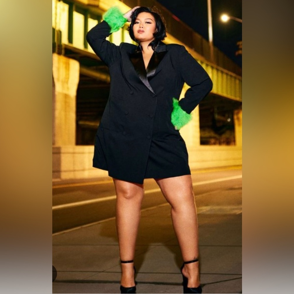 Dress to the 9s with this versatile dress or jacket